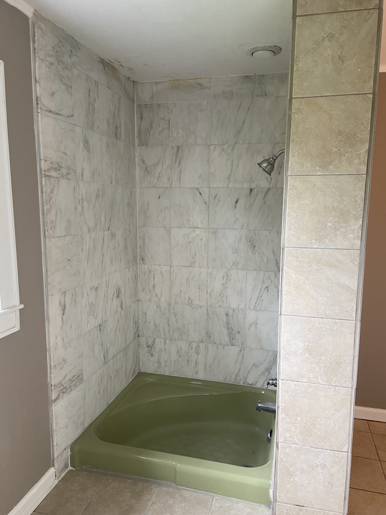 11495 Guthrie Road Guthrie, KY 42234 - Photo 31 of 43 a bathroom with a bath tub