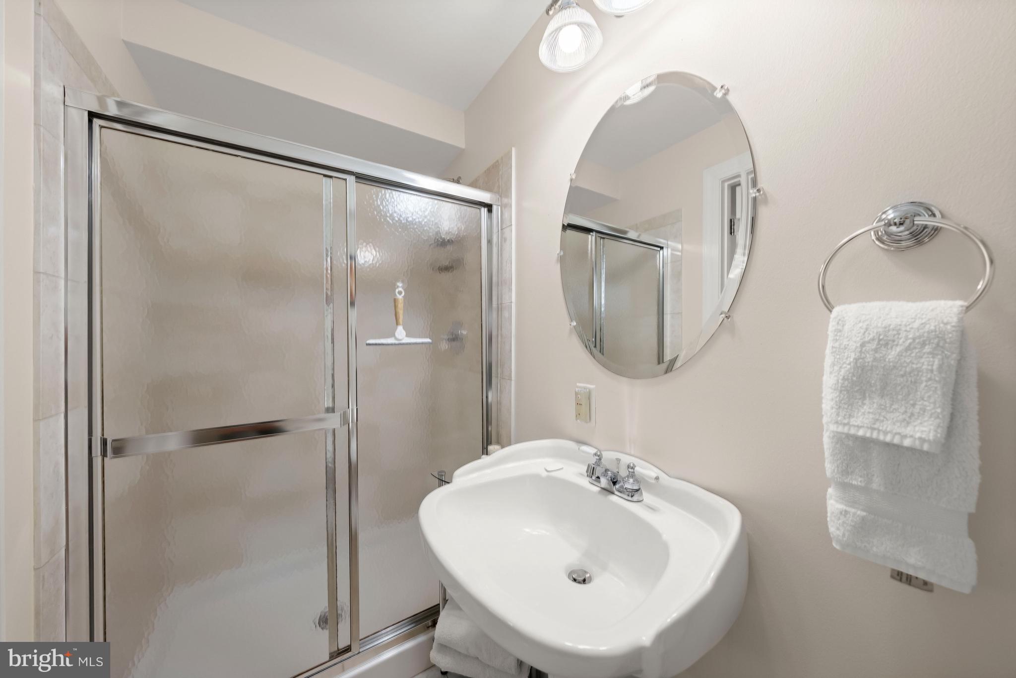 1819 37th Street Northwest Washington, DC 20007 - Photo 23 of 24 Bedroom 4 en-suite bath