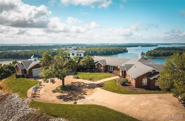 $2,700,000 | 1 Tara Point Drive, Grafton, IL 62037