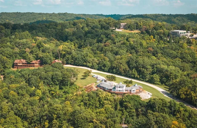 $2,700,000 | 1 Tara Point Drive, Grafton, IL 62037