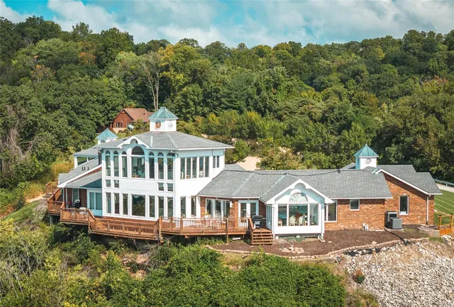 $2,700,000 | 1 Tara Point Drive, Grafton, IL 62037