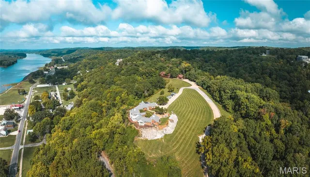 $2,700,000 | 1 Tara Point Drive, Grafton, IL 62037