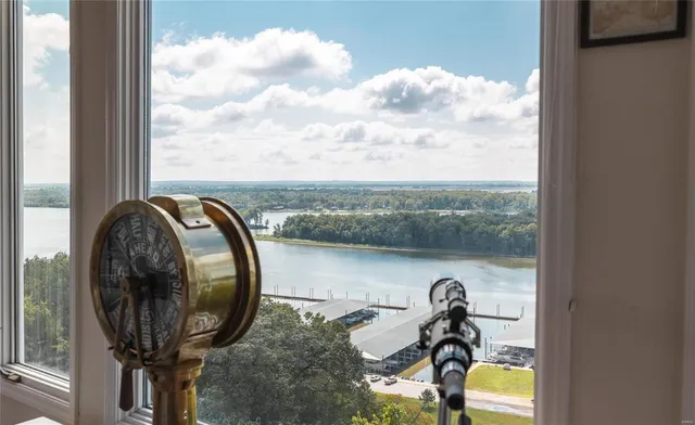 $2,700,000 | 1 Tara Point Drive, Grafton, IL 62037