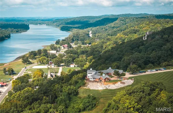 $2,700,000 | 1 Tara Point Drive, Grafton, IL 62037