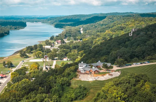 $2,700,000 | 1 Tara Point Drive, Grafton, IL 62037