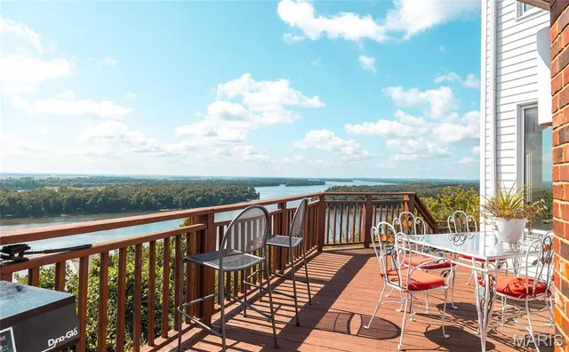 $2,700,000 | 1 Tara Point Drive, Grafton, IL 62037