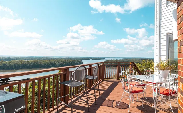 $2,700,000 | 1 Tara Point Drive, Grafton, IL 62037