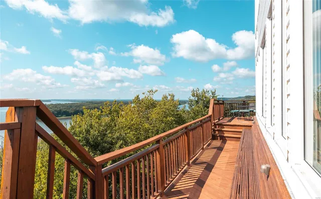 $2,700,000 | 1 Tara Point Drive, Grafton, IL 62037