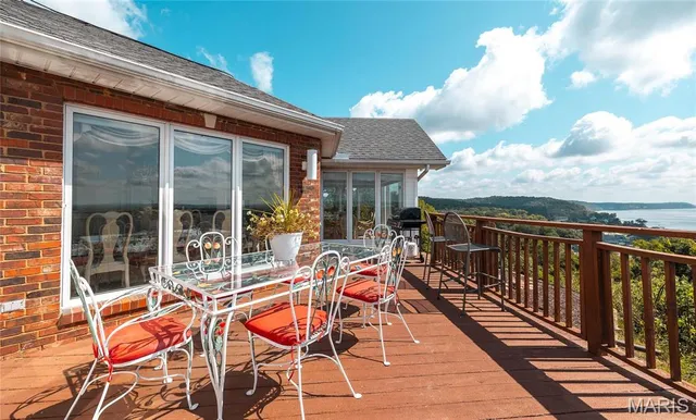 $2,700,000 | 1 Tara Point Drive, Grafton, IL 62037