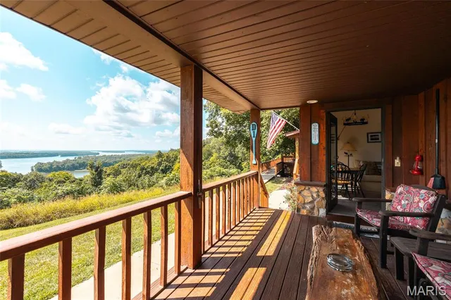 $2,700,000 | 1 Tara Point Drive, Grafton, IL 62037