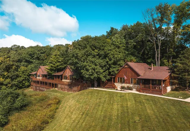 $2,700,000 | 1 Tara Point Drive, Grafton, IL 62037