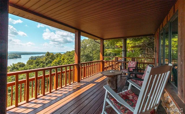 $2,700,000 | 1 Tara Point Drive, Grafton, IL 62037