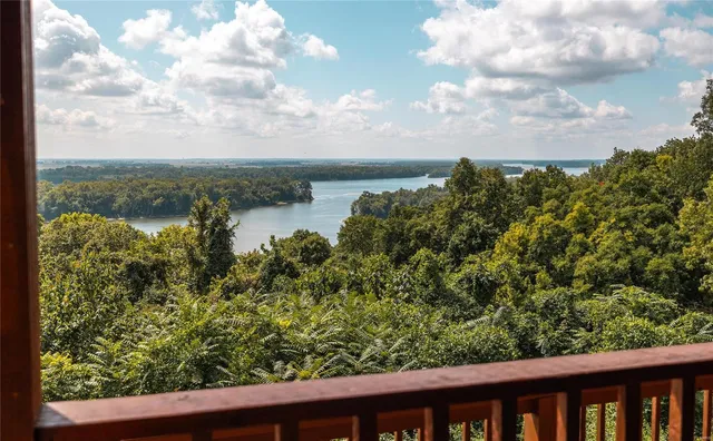 $2,700,000 | 1 Tara Point Drive, Grafton, IL 62037