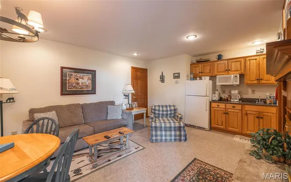 $2,700,000 | 1 Tara Point Drive, Grafton, IL 62037
