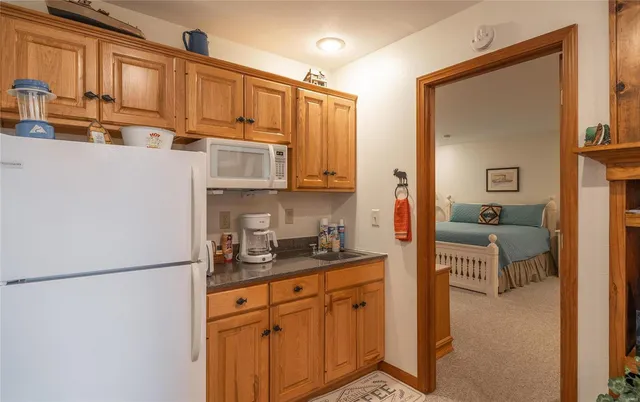 $2,700,000 | 1 Tara Point Drive, Grafton, IL 62037