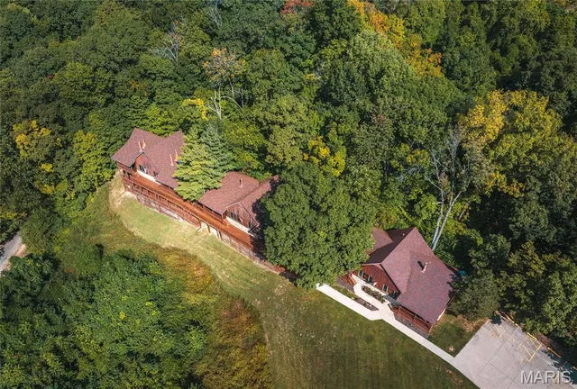 $2,700,000 | 1 Tara Point Drive, Grafton, IL 62037