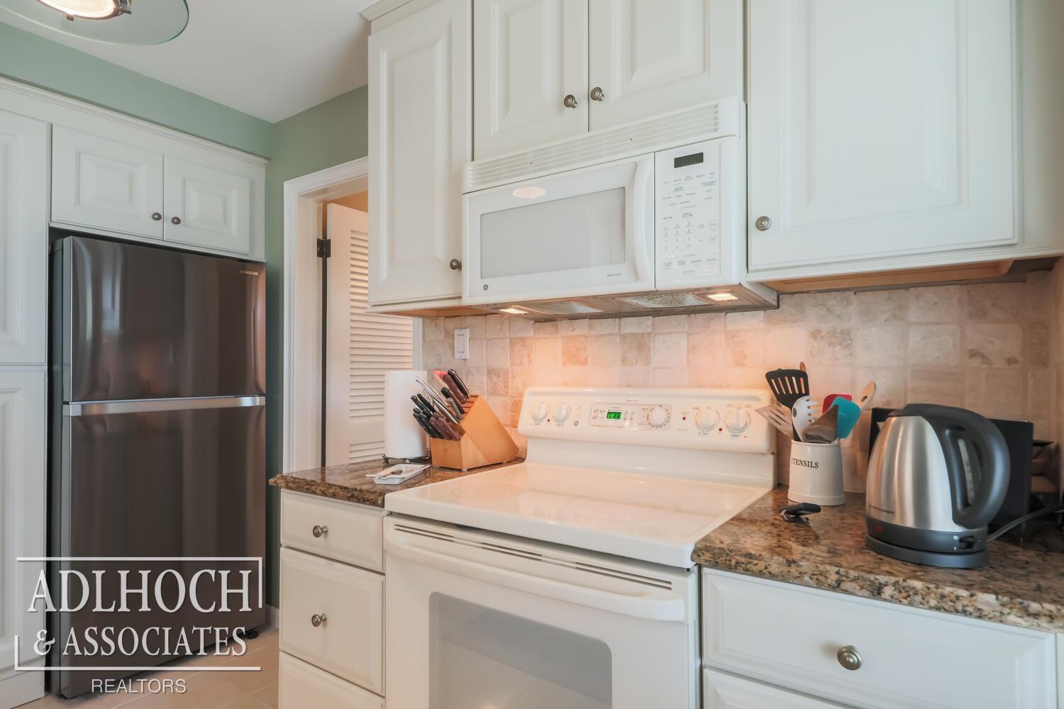 623 Barrington Road Grosse Pointe Park, MI 48230 - Photo 11 of 18