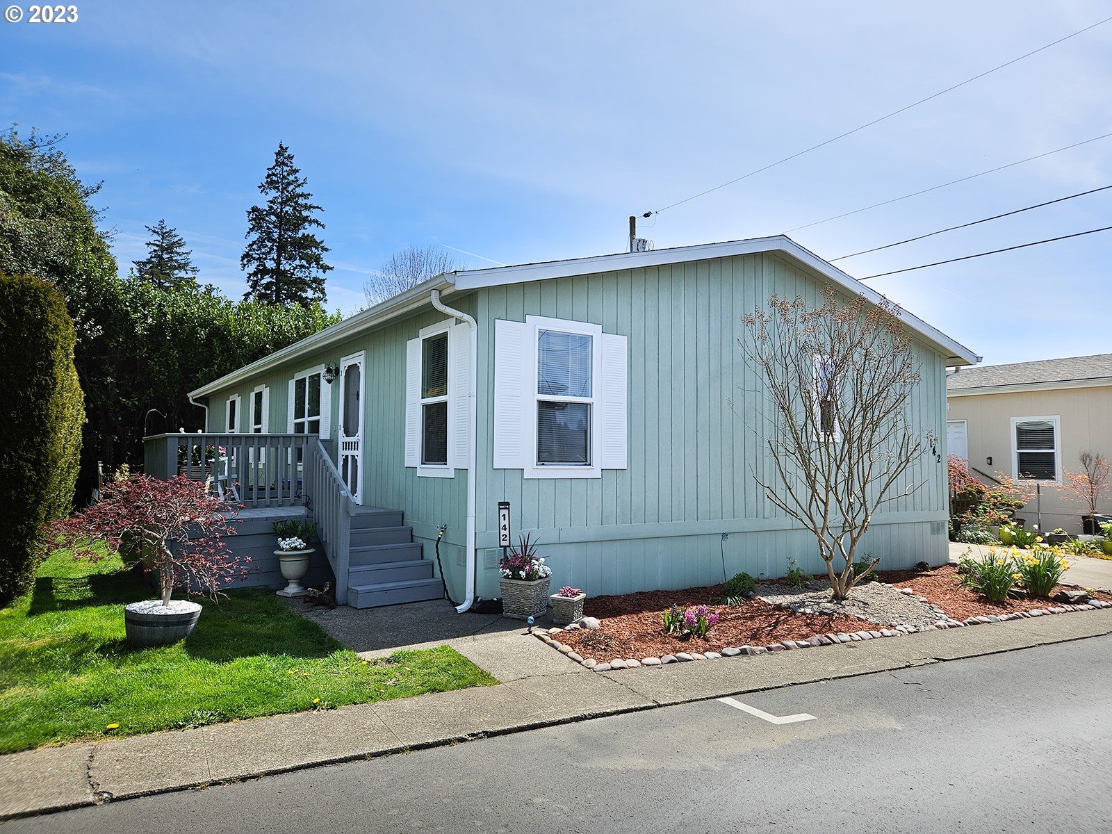 12450 Southwest Fischer Road, Unit 142 Tigard, OR 97224 - Photo 1 of 35 a front view of a house with garden