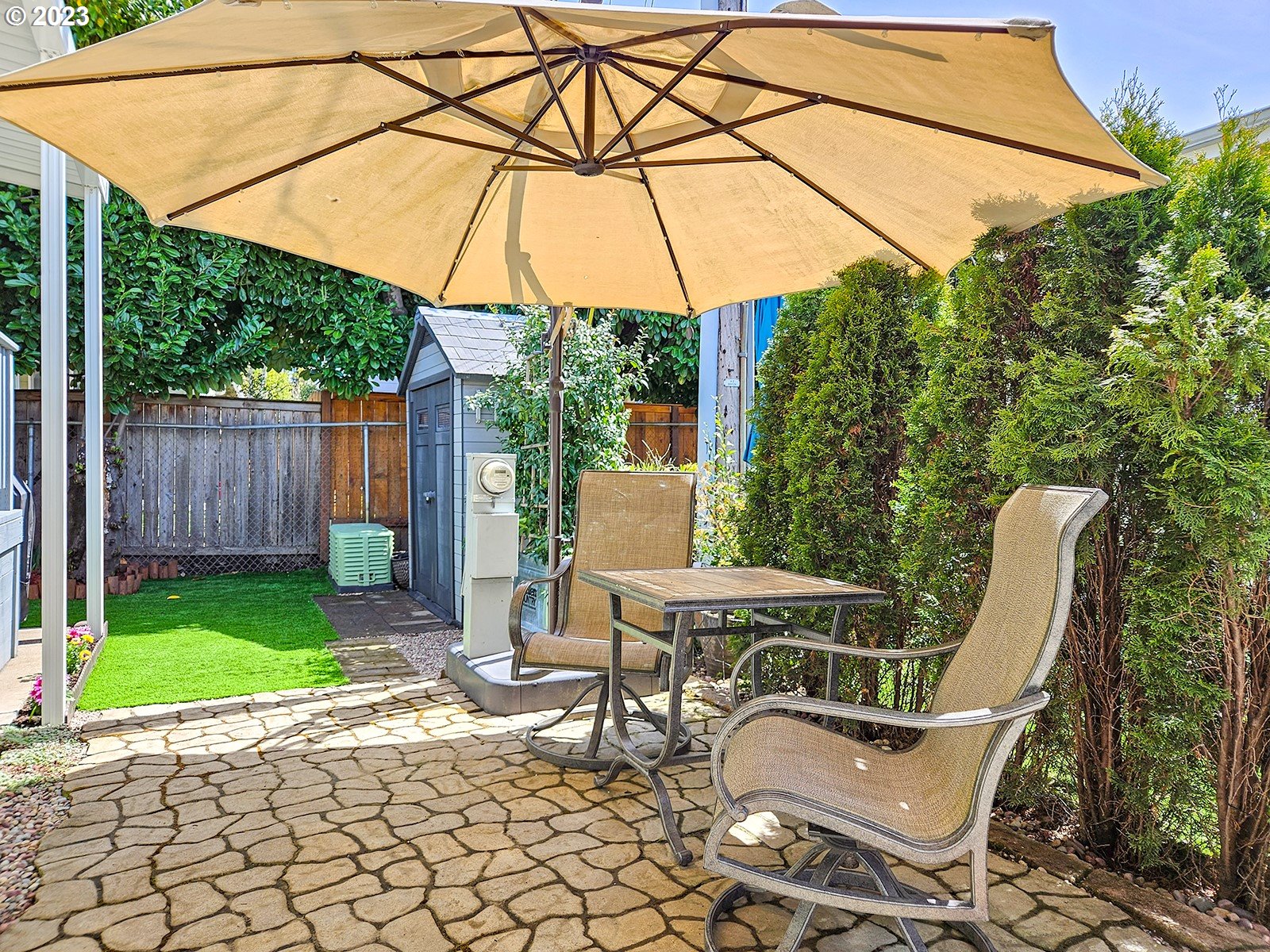 12450 Southwest Fischer Road, Unit 142 Tigard, OR 97224 - Photo 7 of 35 a patio with a yard table and chairs