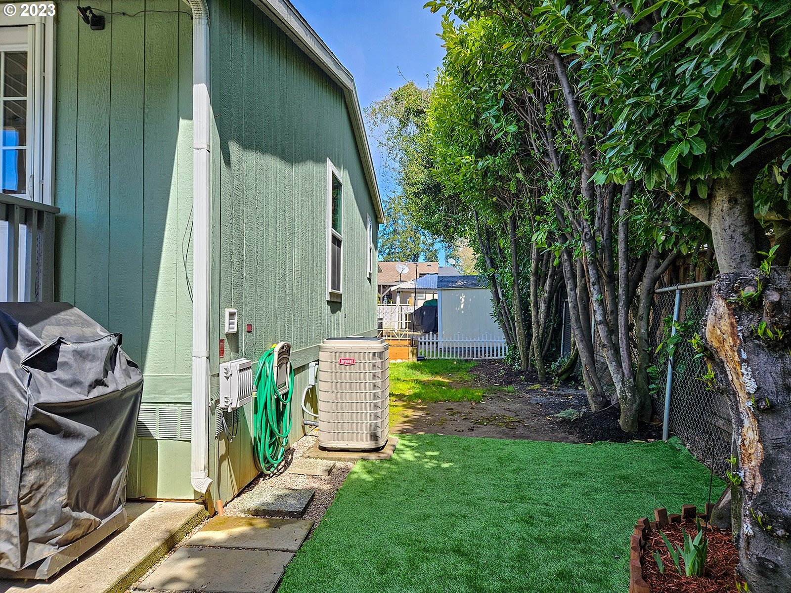 12450 Southwest Fischer Road, Unit 142 Tigard, OR 97224 - Photo 8 of 35 a backyard of a house with seating space