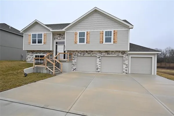 $469,000 | 109 Johnson Circle, Dearborn, MO 64439