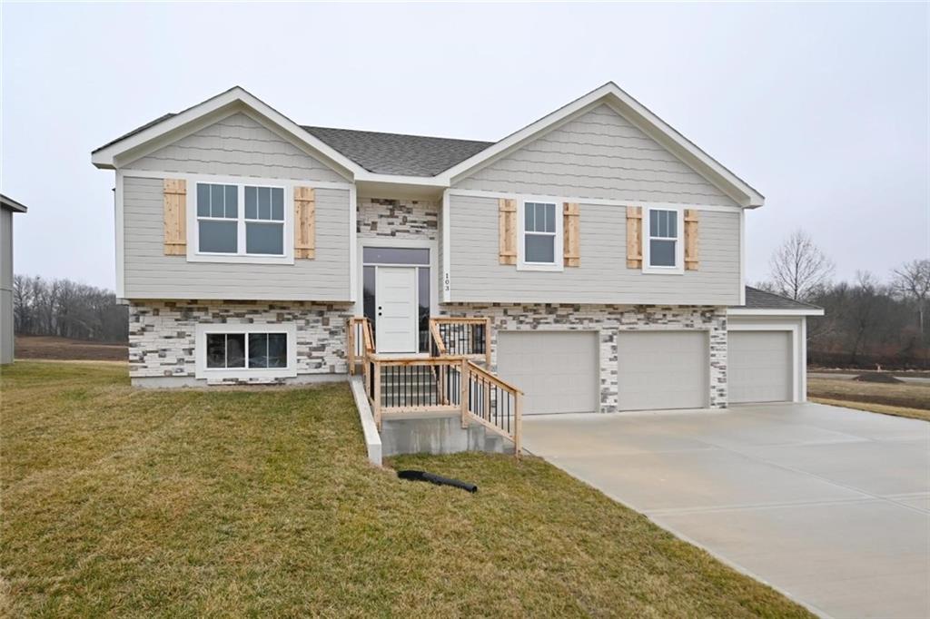 109 Johnson Circle Dearborn, MO 64439 - Photo 2 of 34