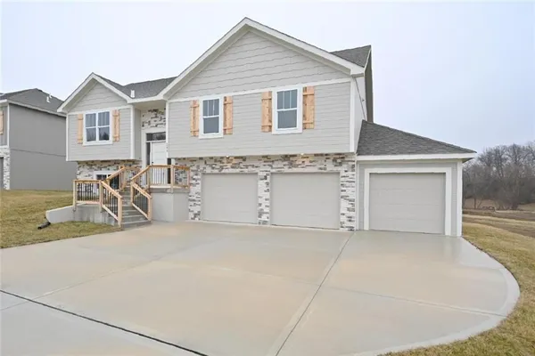 $469,000 | 109 Johnson Circle, Dearborn, MO 64439