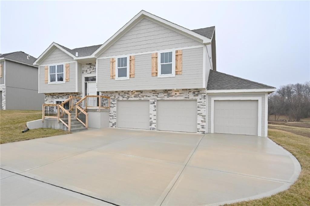 109 Johnson Circle Dearborn, MO 64439 - Photo 3 of 34
