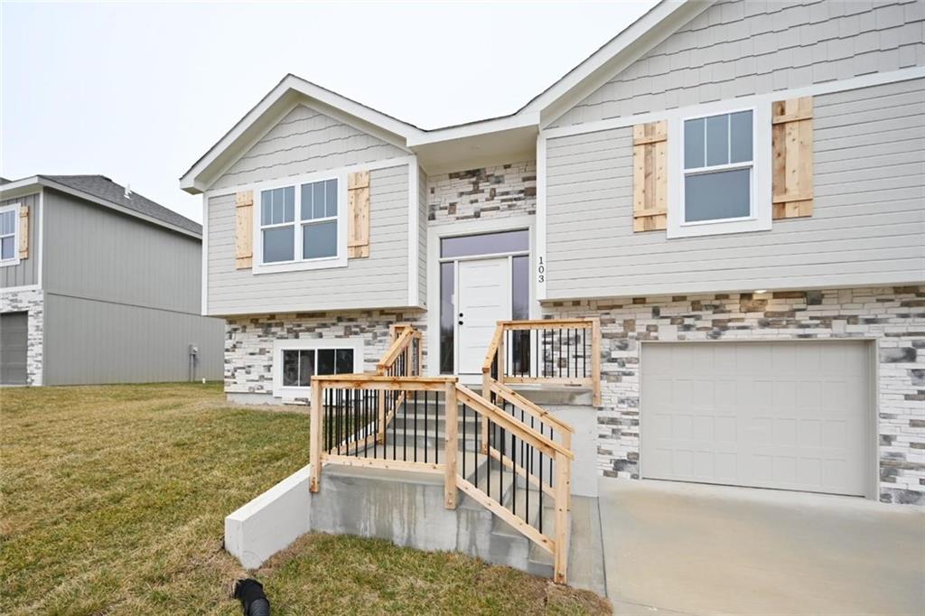 109 Johnson Circle Dearborn, MO 64439 - Photo 4 of 34