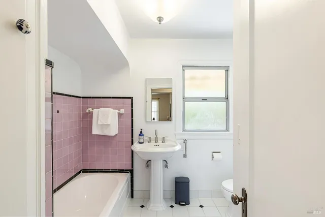 $1,125,000 | 420 Montgomery Street, Napa, CA 94559