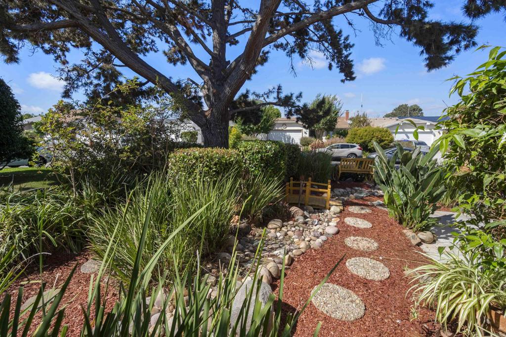 4627 Huggins Street University City, CA 92122 - Photo 6 of 54 a view of outdoor seating