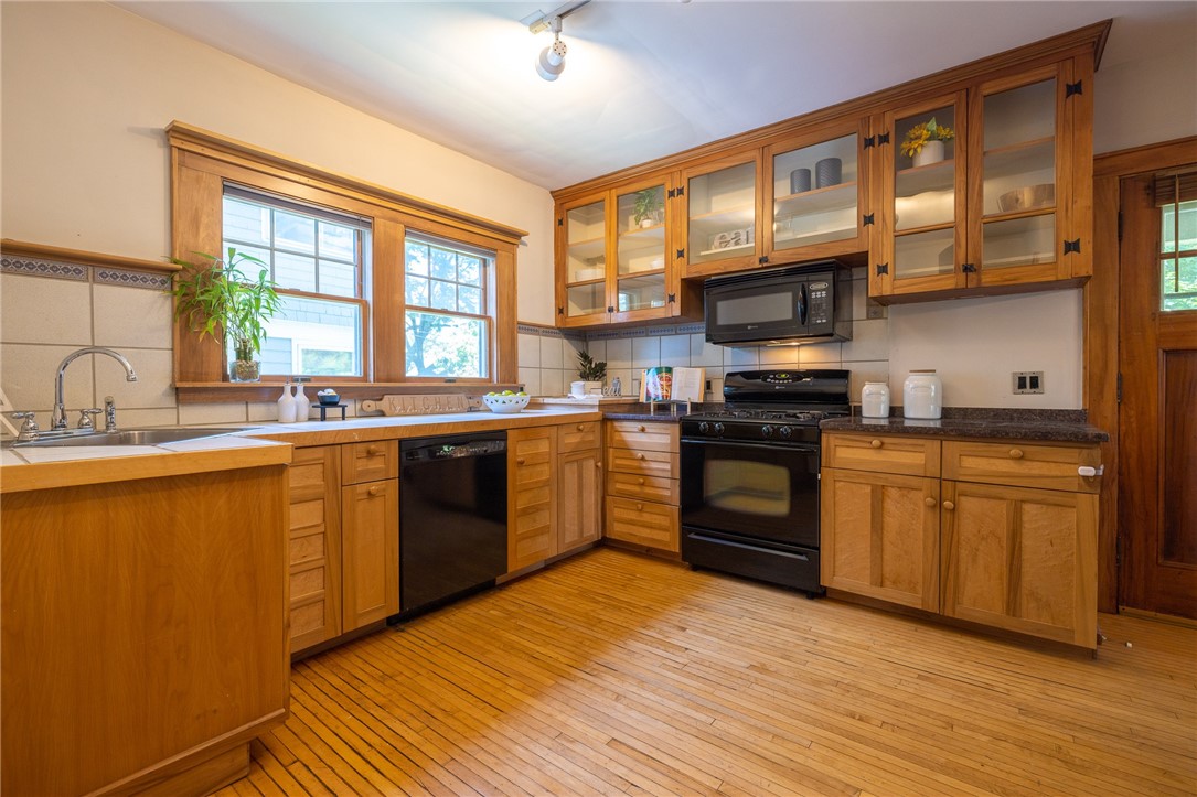 276 Hillside Avenue Rochester, NY 14610 - Photo 23 of 48