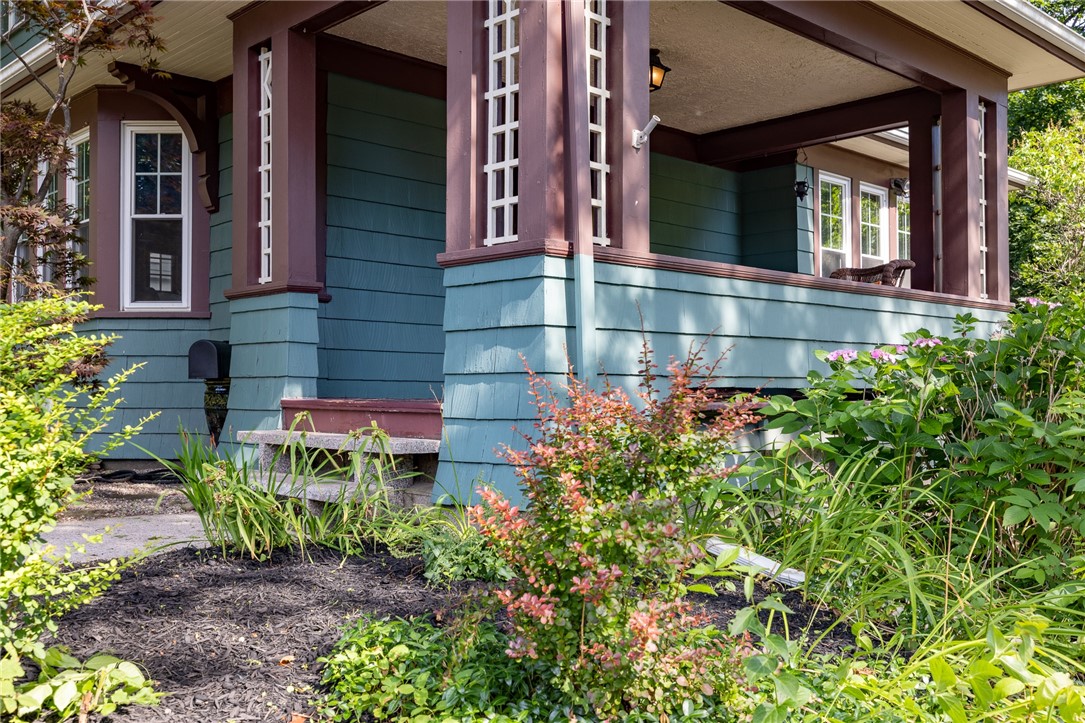 276 Hillside Avenue Rochester, NY 14610 - Photo 3 of 48