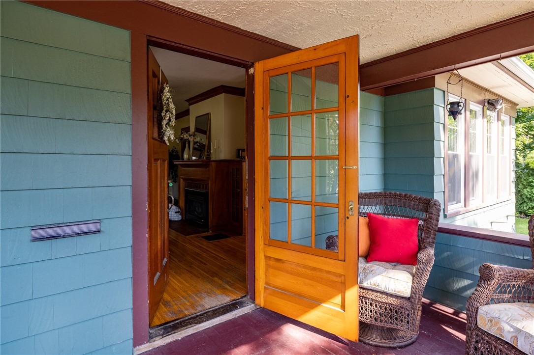 276 Hillside Avenue Rochester, NY 14610 - Photo 7 of 48