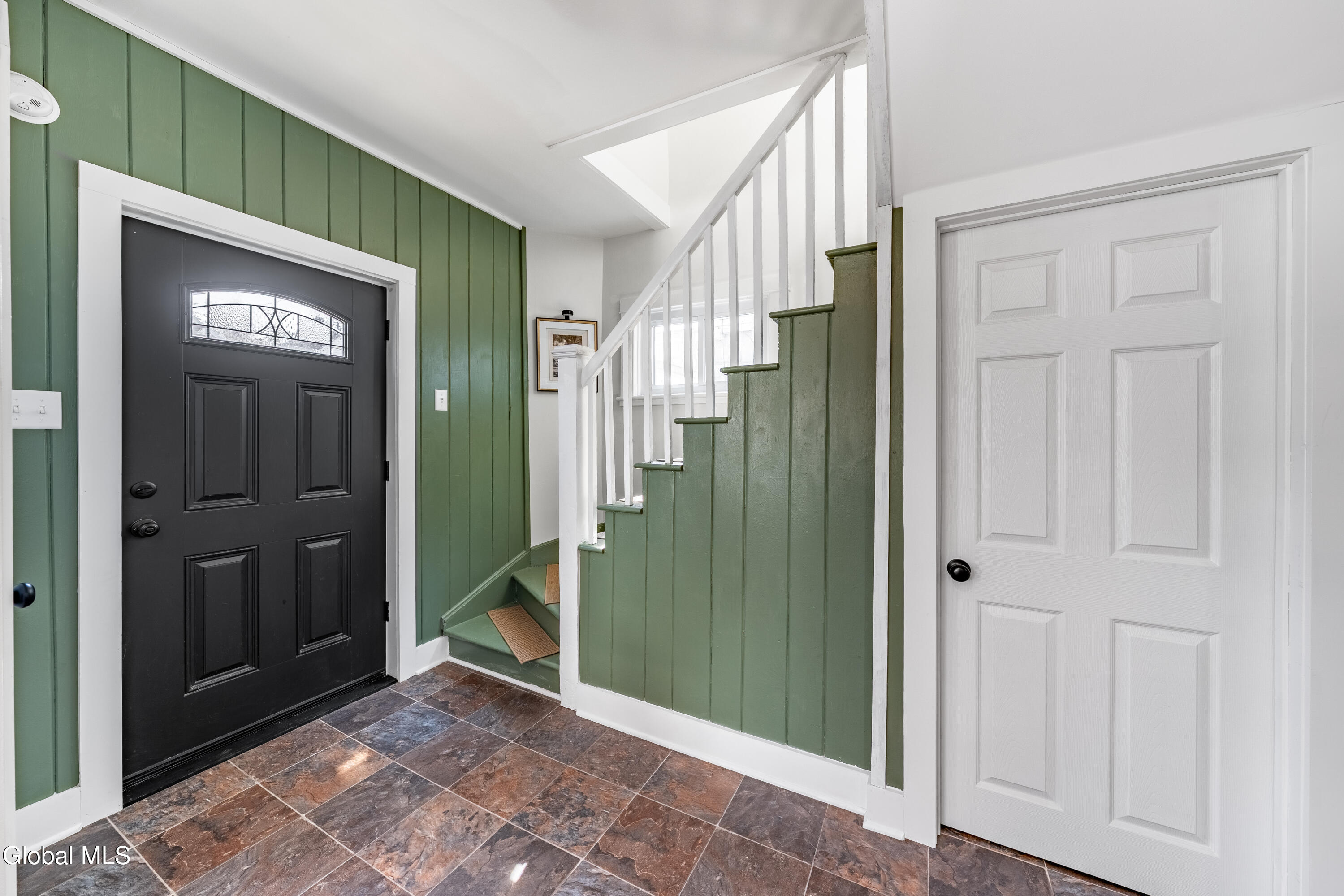 866 Thompson Street Schenectady, NY 12306 - Photo 13 of 24 Entry Way