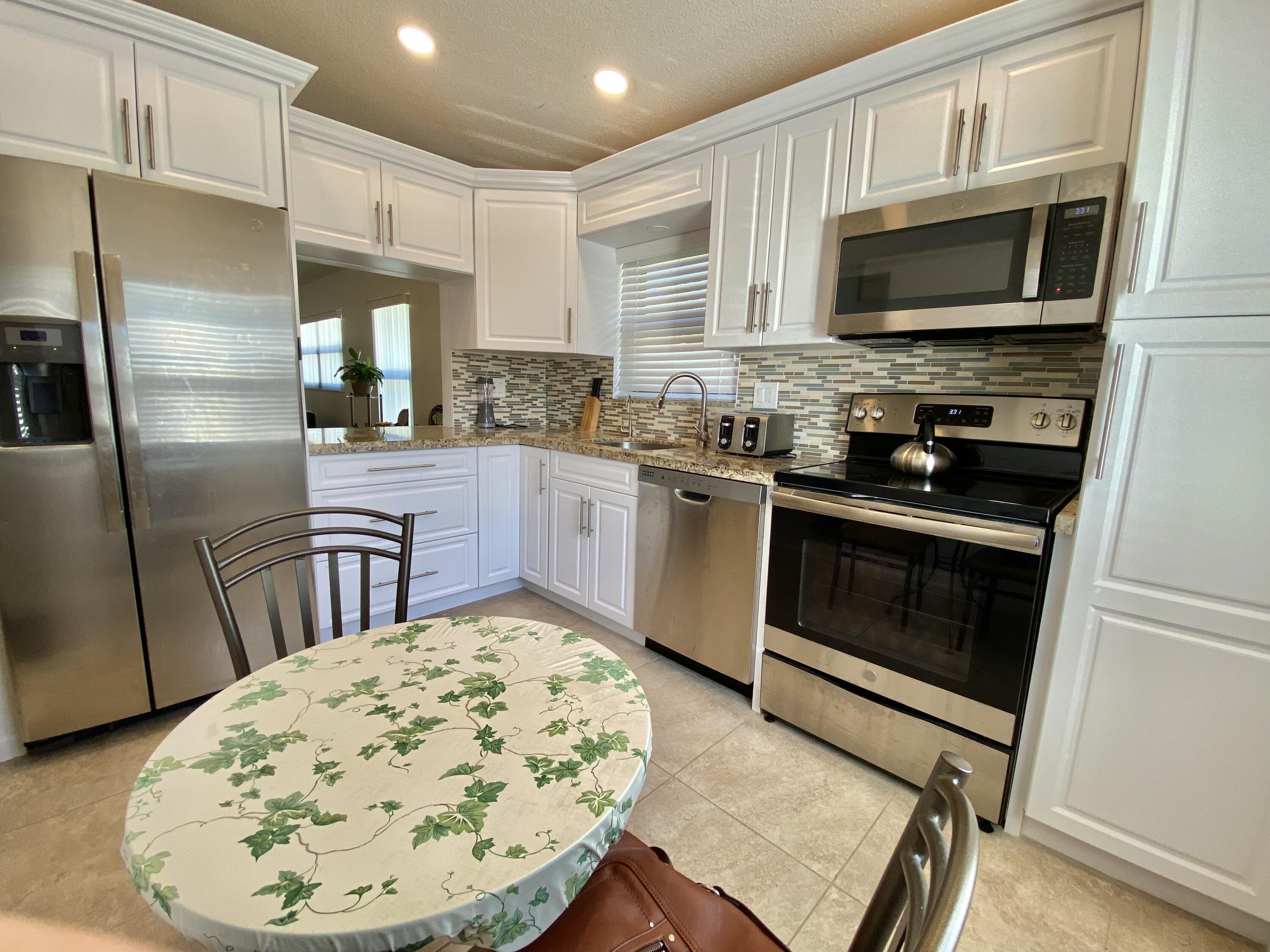 8155 Summerbreeze Lane Boca Raton, FL 33496 - Photo 3 of 26 6F6AB2B9-F13E-48AC-B557-96272C63657E
