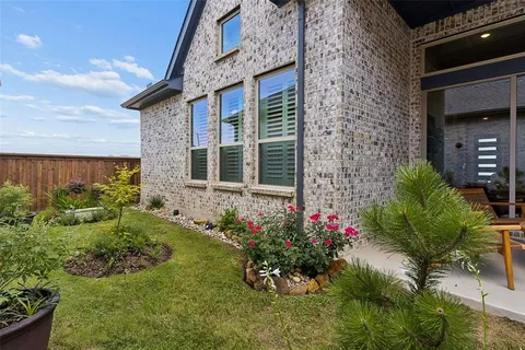 $449,900 | 2073 Spotted Fawn Drive, Arlington, TX 76005
