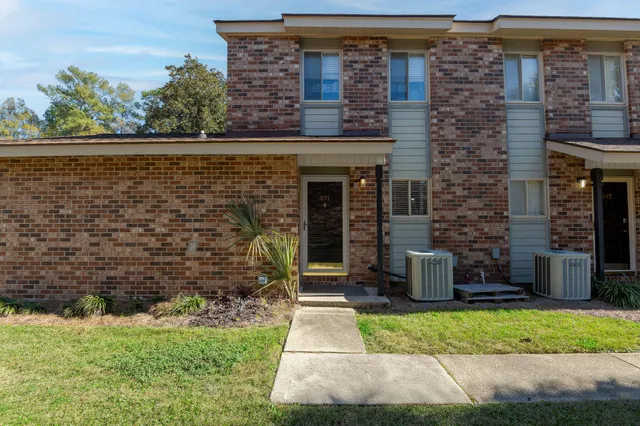 $229,900 | 401 Andrea Lane, Hanahan, SC 29410