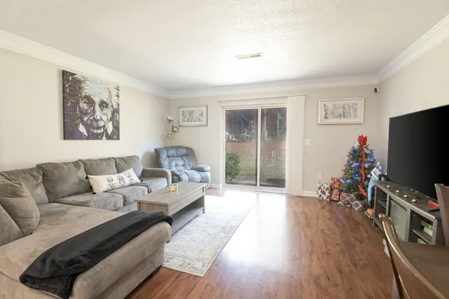 $229,900 | 401 Andrea Lane, Hanahan, SC 29410