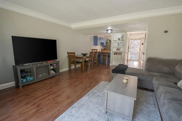 $229,900 | 401 Andrea Lane, Hanahan, SC 29410