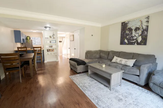 $229,900 | 401 Andrea Lane, Hanahan, SC 29410