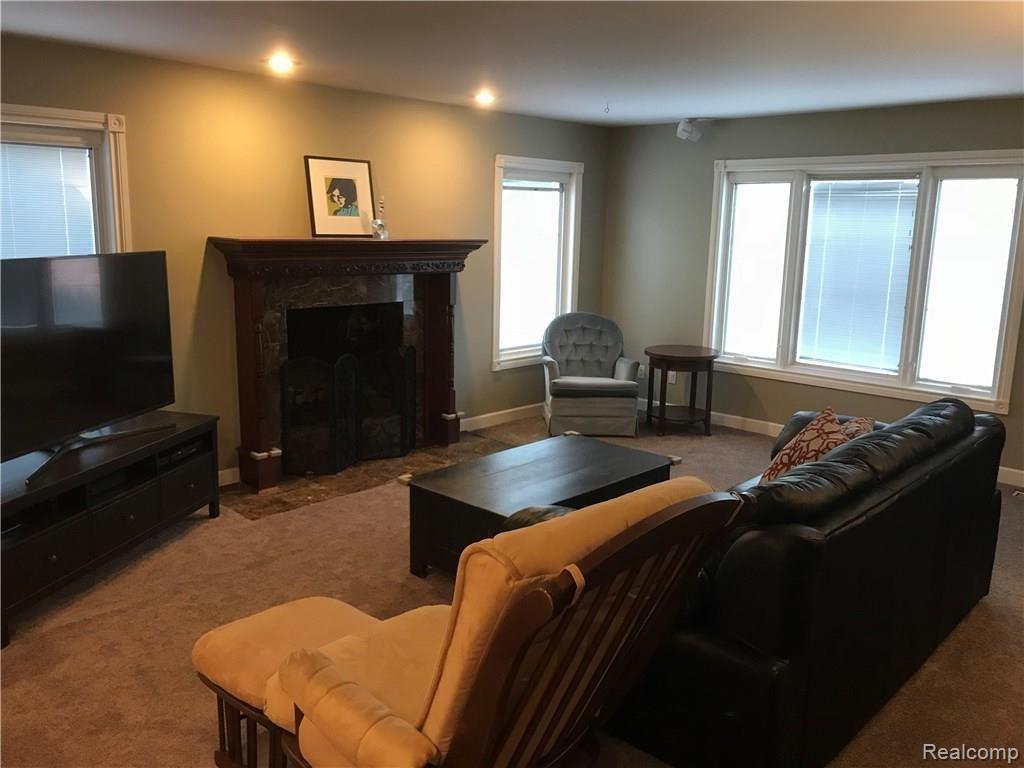 875 Hampton Circle Rochester Hills, MI 48307 - Photo 17 of 47