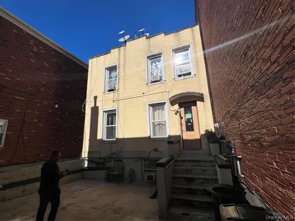 $1,100,000 | 2123 33rd Avenue | Astoria