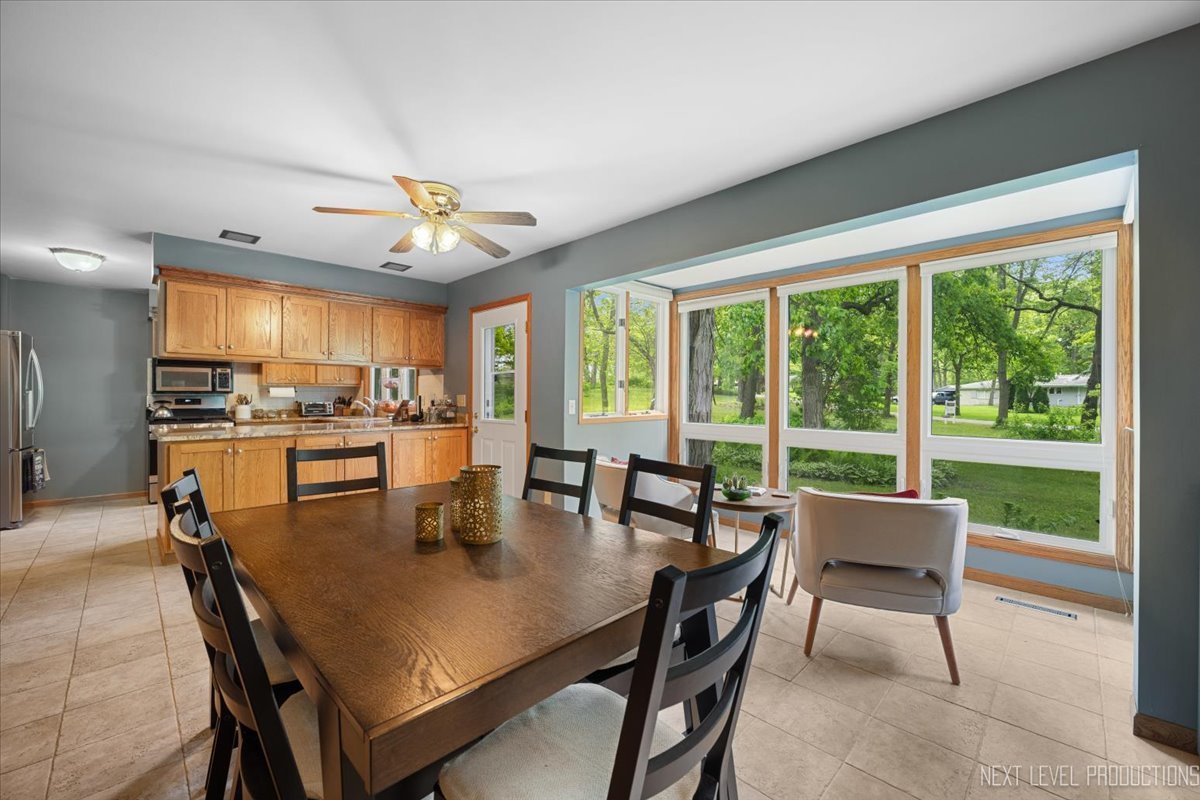 43W542 Thornapple Tree Road Sugar Grove, IL 60554 - Photo 12 of 38 Gallery Image 12