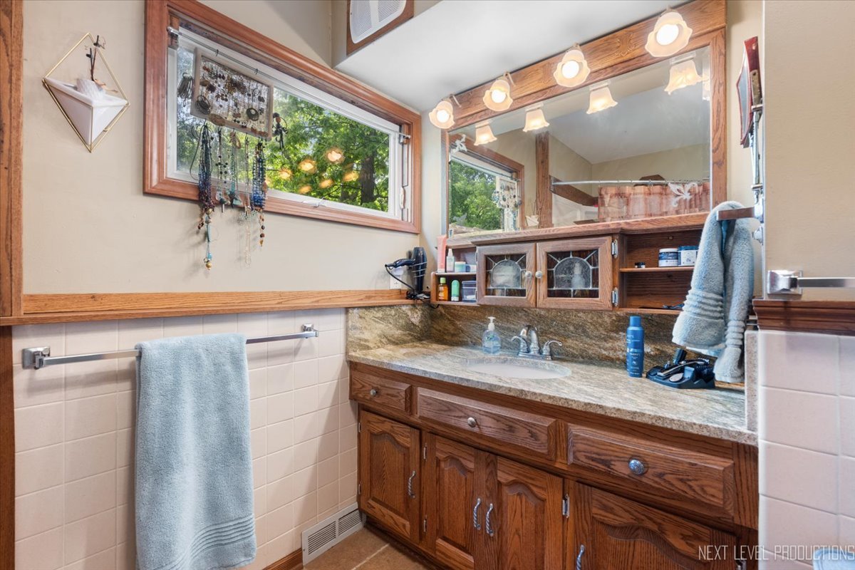 43W542 Thornapple Tree Road Sugar Grove, IL 60554 - Photo 18 of 38 Gallery Image 18