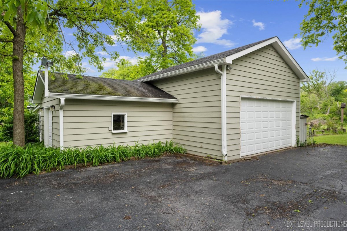 43W542 Thornapple Tree Road Sugar Grove, IL 60554 - Photo 28 of 38 Gallery Image 28