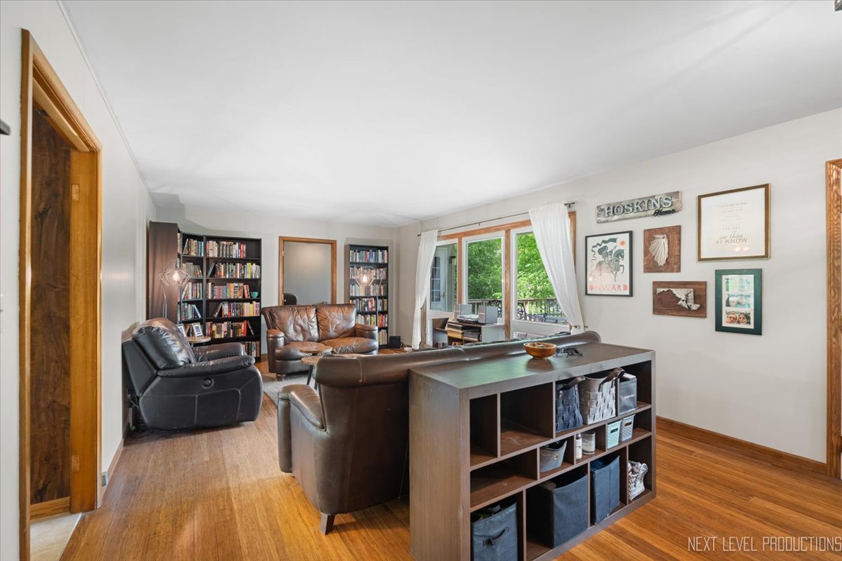 43W542 Thornapple Tree Road Sugar Grove, IL 60554 - Photo 8 of 38 Gallery Image 8