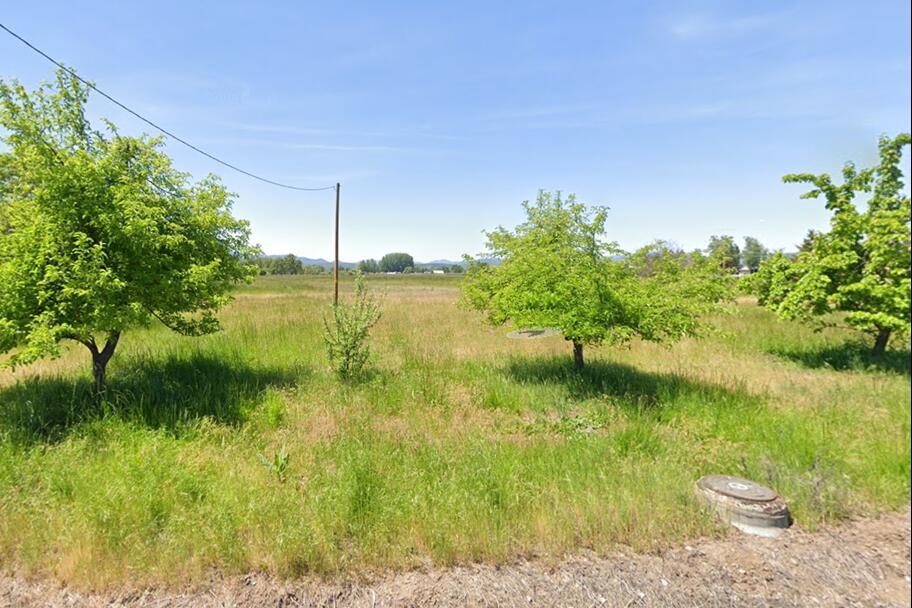 5055 Gebhard Road Medford, OR 97502 - Photo 3 of 5 Gebhard 3