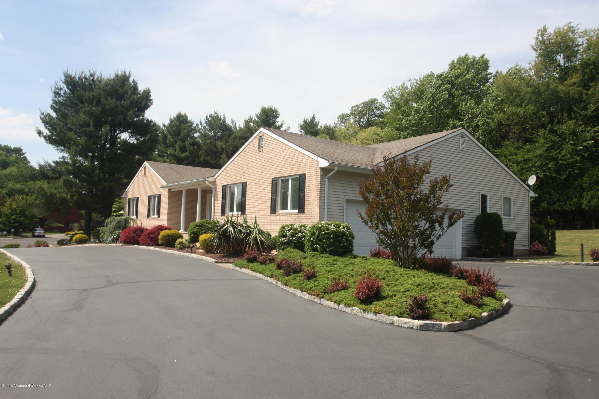 11 Canterbury Court Holmdel, NJ 07733 - Photo 2 of 28 30-IMG_3252