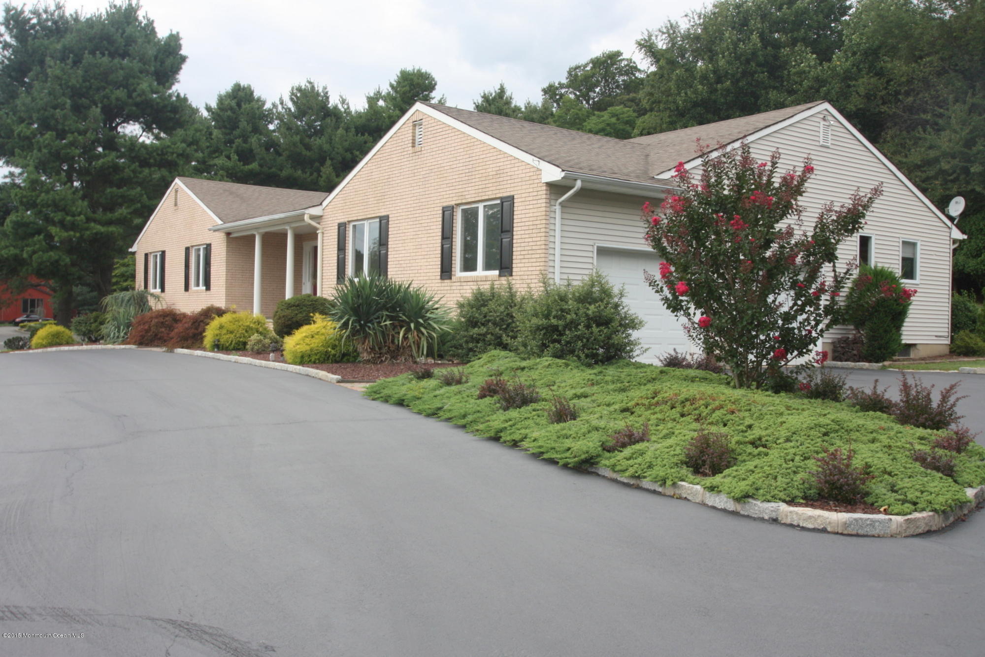11 Canterbury Court Holmdel, NJ 07733 - Photo 27 of 28 137-144-IMG_3031